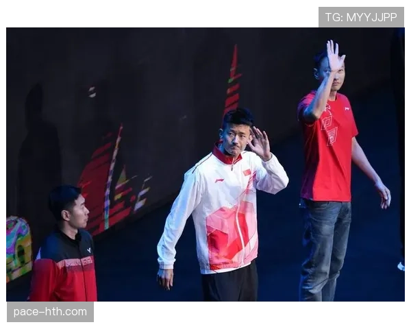 谌龙退役后住进月租五位数的训练基地，每天六点起床遛弯像打卡上班