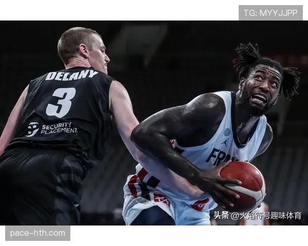 泰雷西·马克西挡拆突破拉开得分差距助76人主导关键时刻